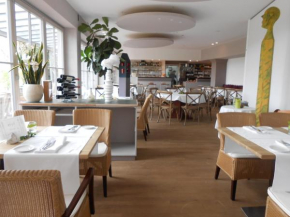 Гостиница aussicht bio hotel restaurant cafe  Нойбург-На-Дунае